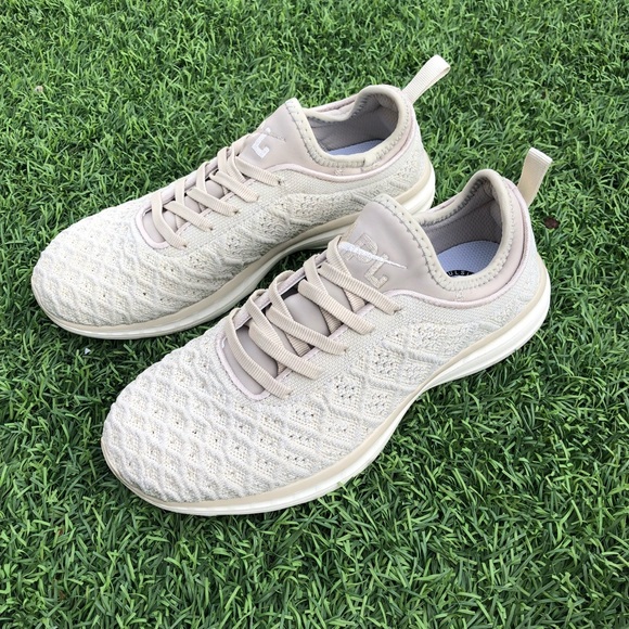 techloom phantom running shoe